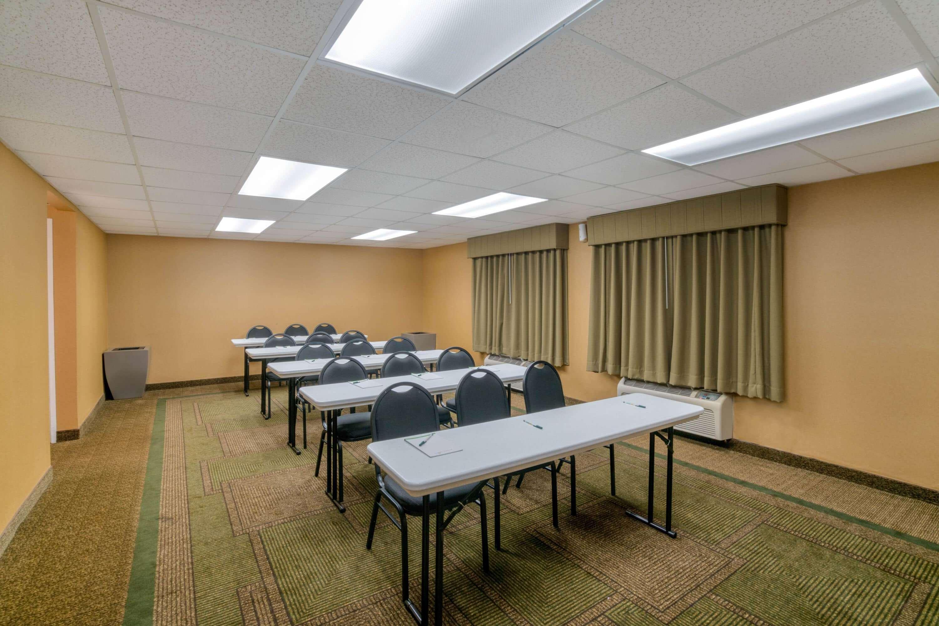 La Quinta By Wyndham Airport 3*