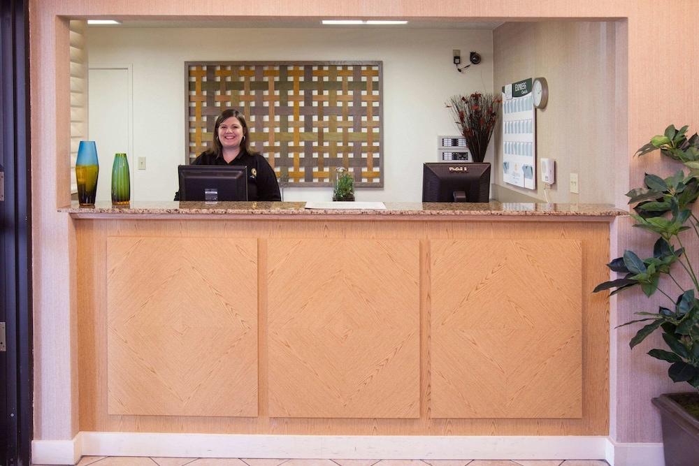 Hotel La Quinta By Wyndham Airport