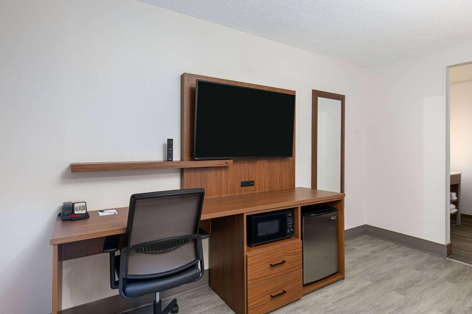 Hotel La Quinta By Wyndham Airport 3*