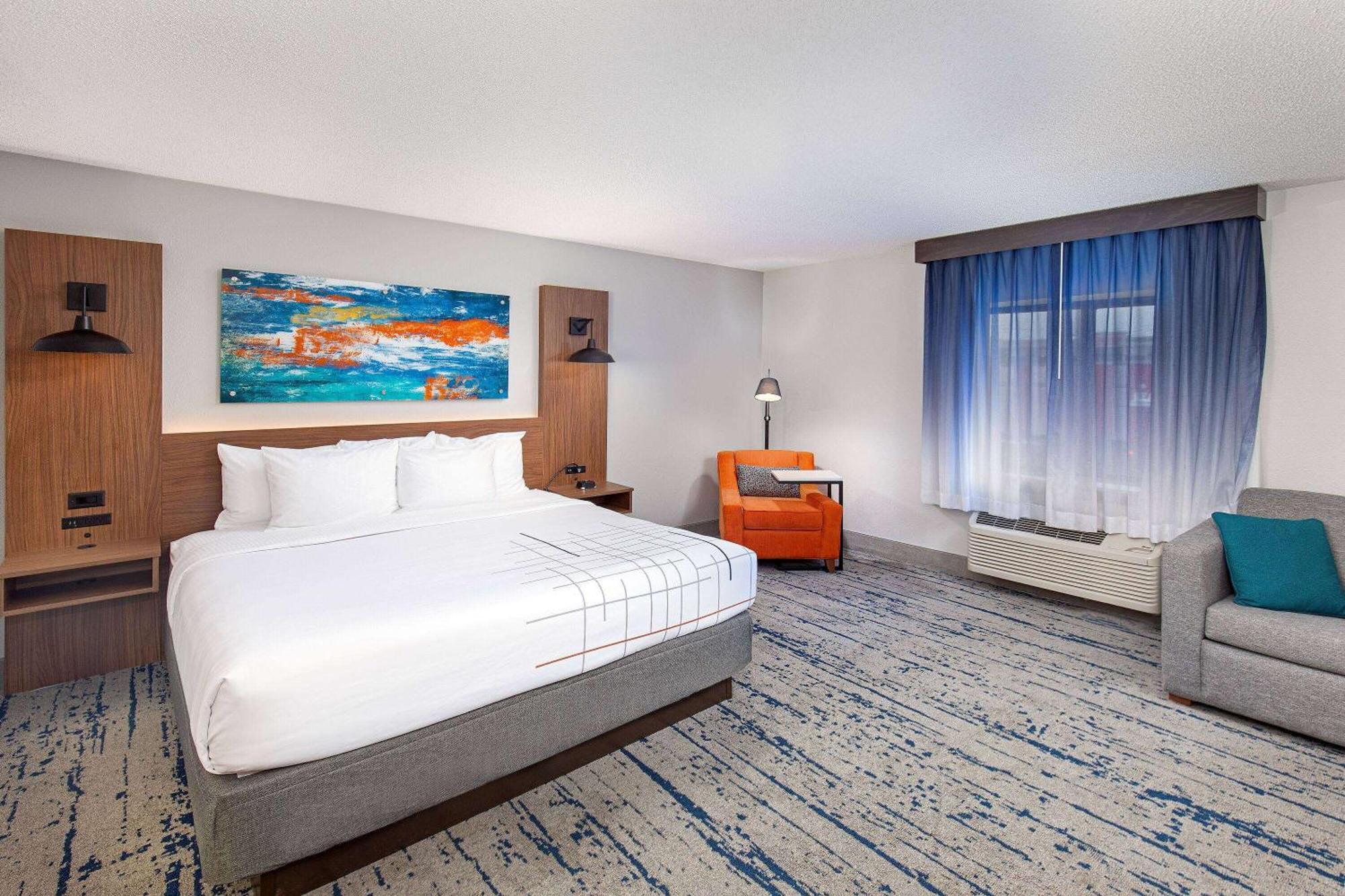 La Quinta By Wyndham Airport Hotel