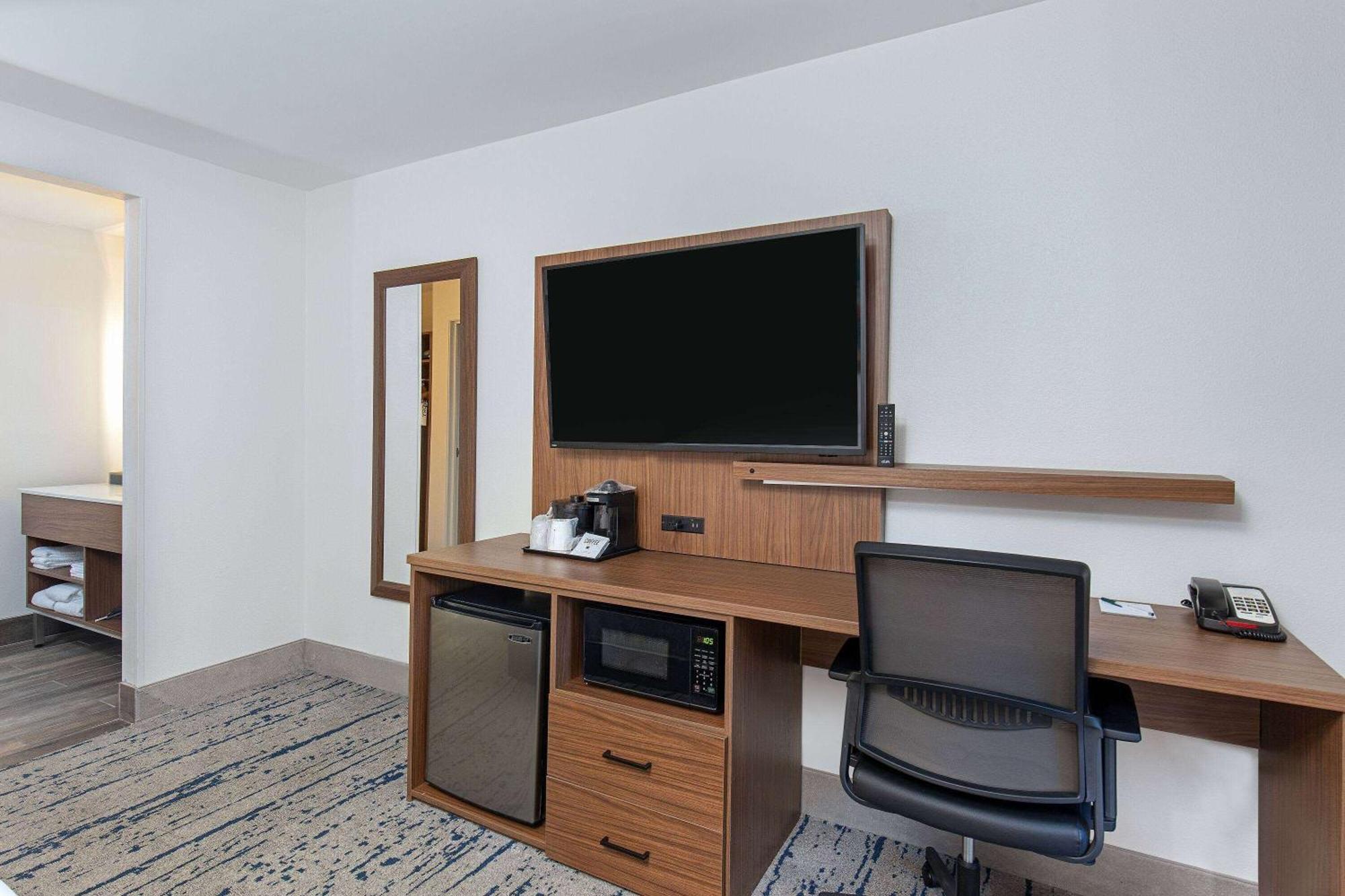 Hotel La Quinta By Wyndham Airport 3*