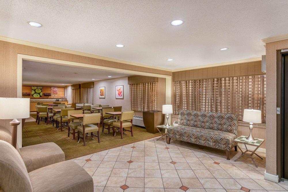 La Quinta By Wyndham Airport 3*