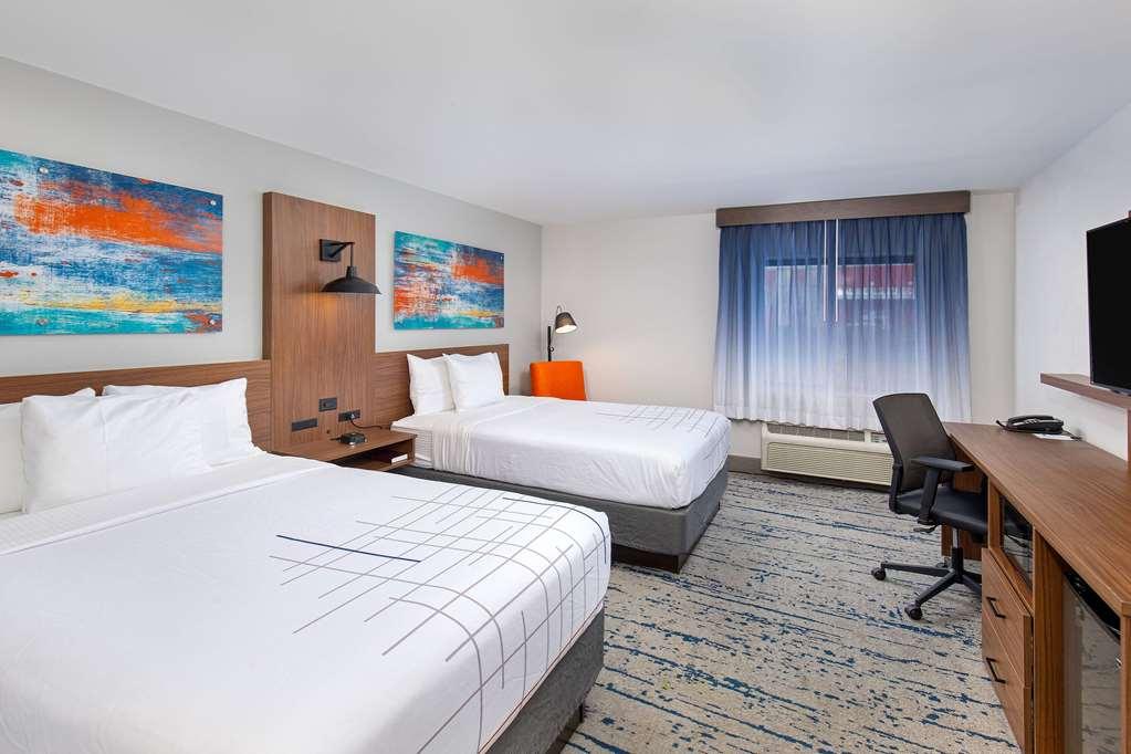 Hotel La Quinta By Wyndham Airport 3*