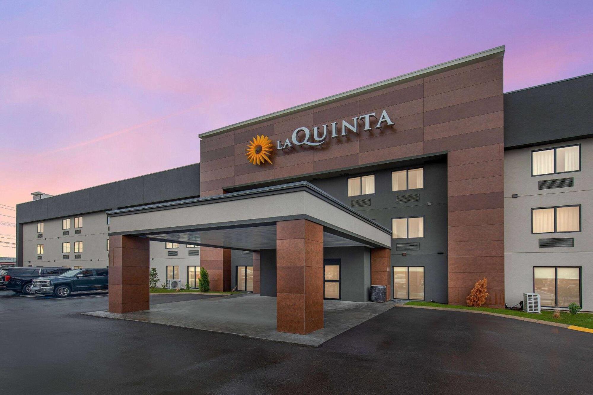La Quinta By Wyndham Airport Hotel 3*