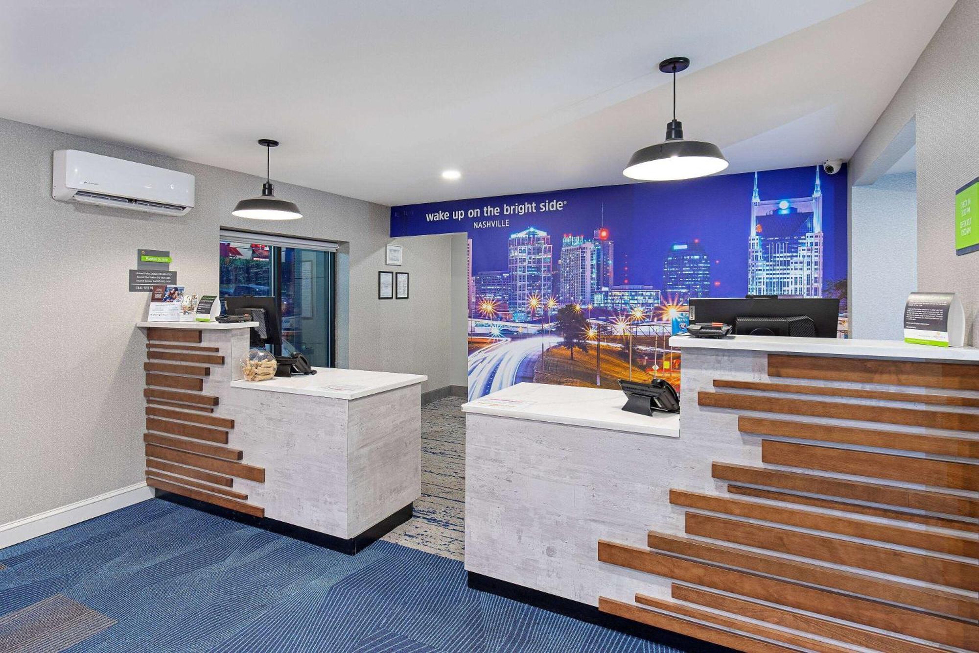 Hotel La Quinta By Wyndham Airport 3*